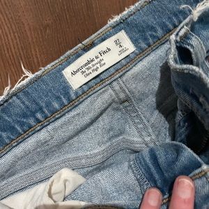 Abercrombie 90s Straight Ultra High Rise